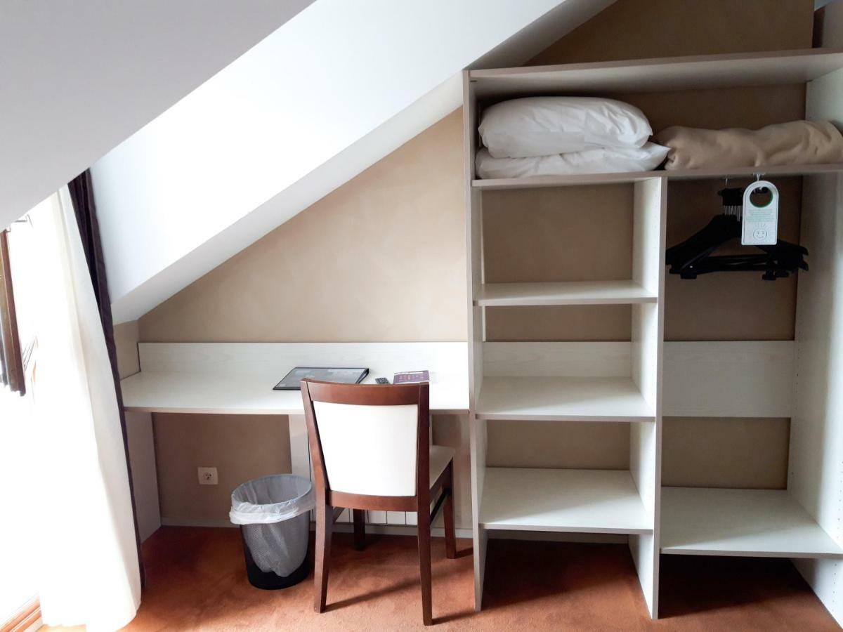 Hotel Alicia Auray Le 勒波诺 外观 照片
